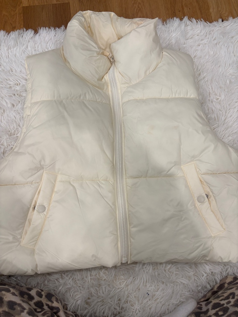 American Eagle Outfitters Cream Puffer Vest